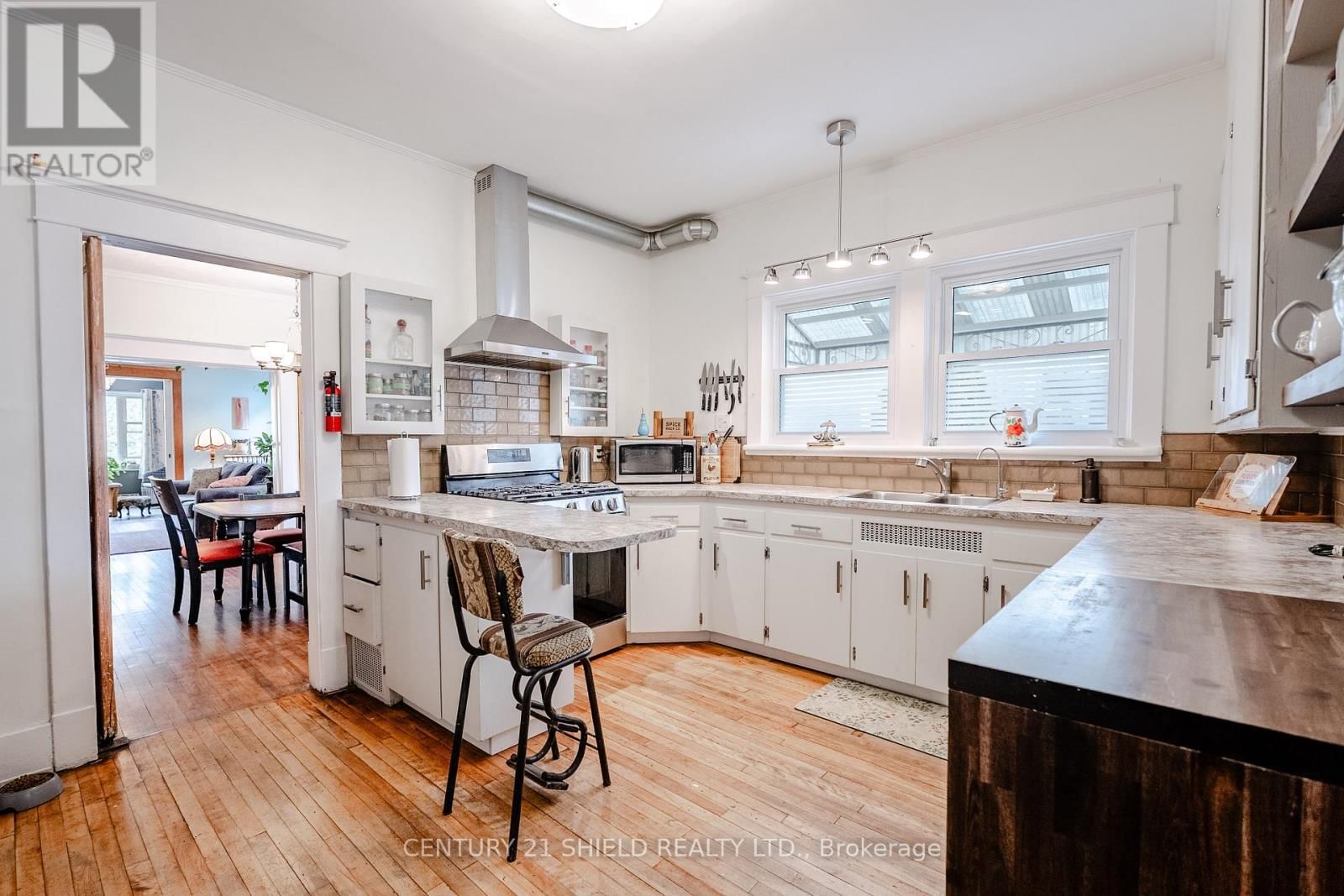 114 GLOUCESTER STREET NORTH Image 16