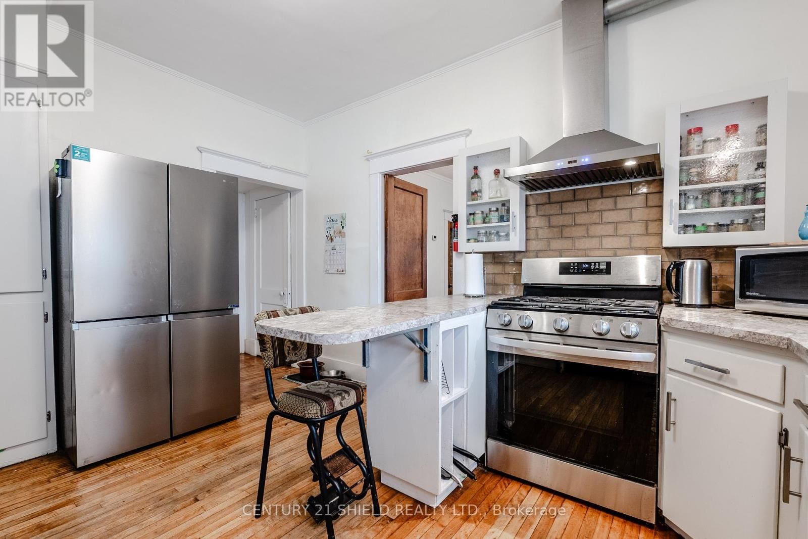 114 GLOUCESTER STREET NORTH Image 17