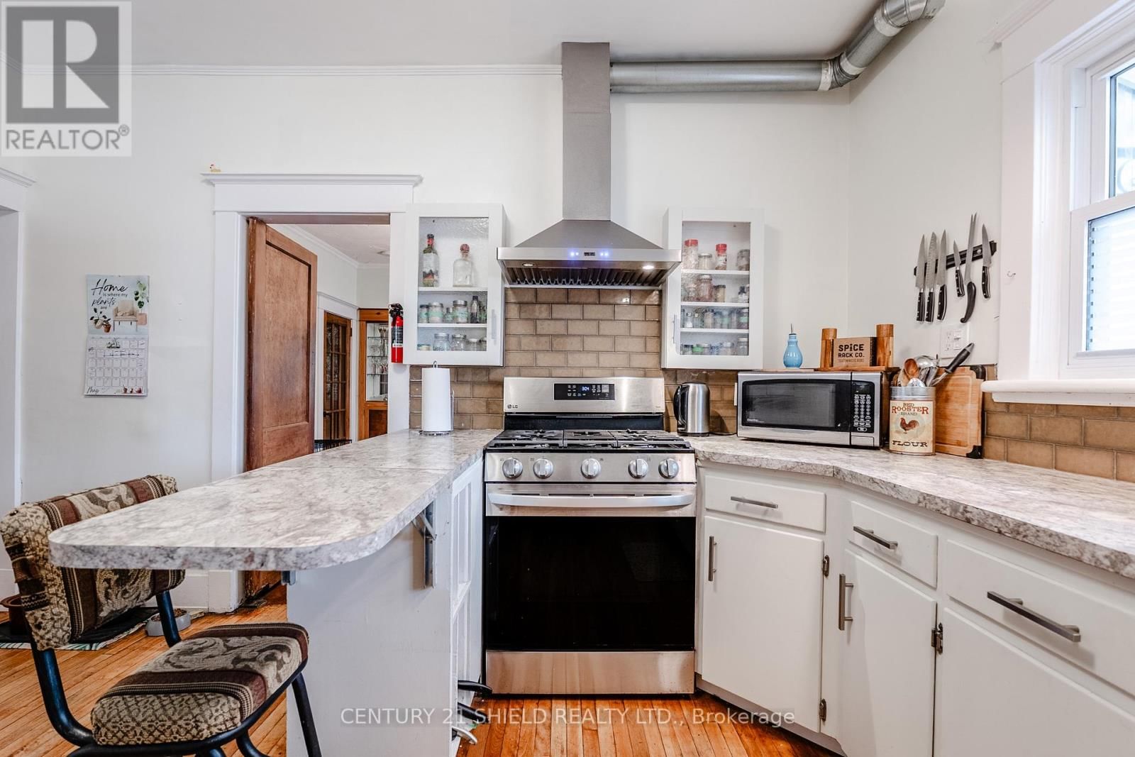 114 GLOUCESTER STREET NORTH Image 18