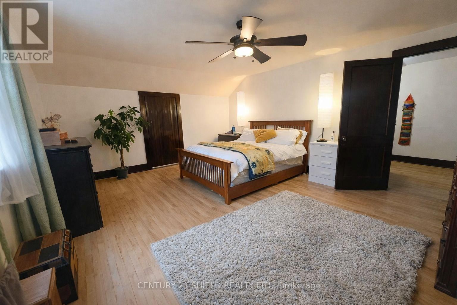 114 GLOUCESTER STREET NORTH Image 24