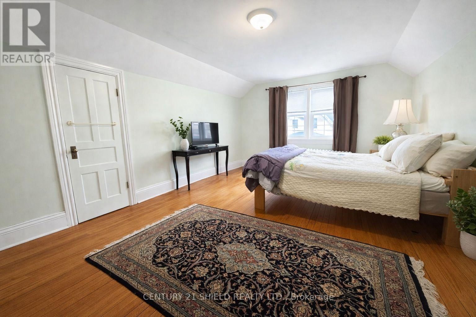 114 GLOUCESTER STREET NORTH Image 25