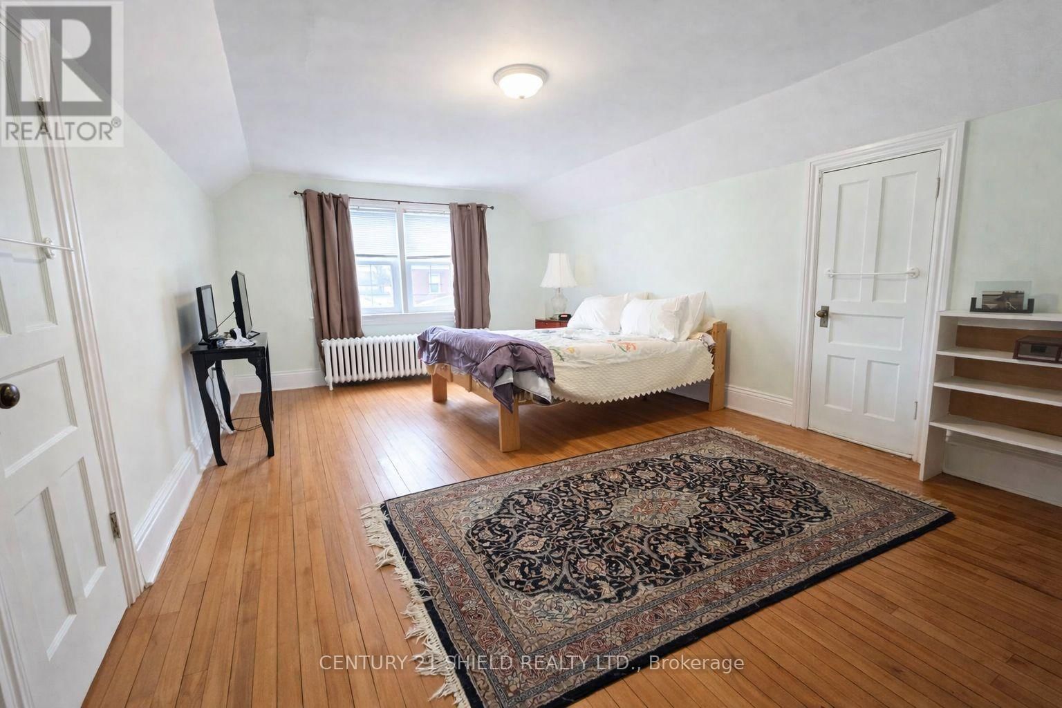 114 GLOUCESTER STREET NORTH Image 26