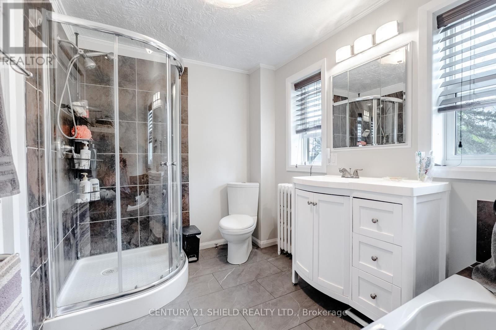 114 GLOUCESTER STREET NORTH Image 30