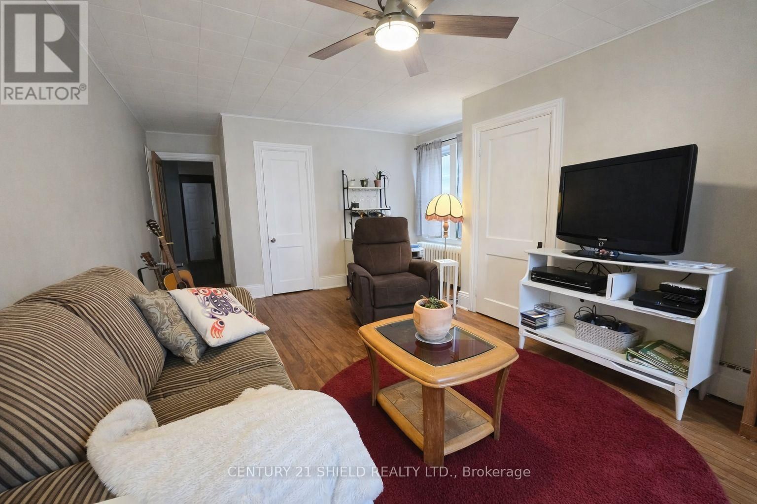 114 GLOUCESTER STREET NORTH Image 32