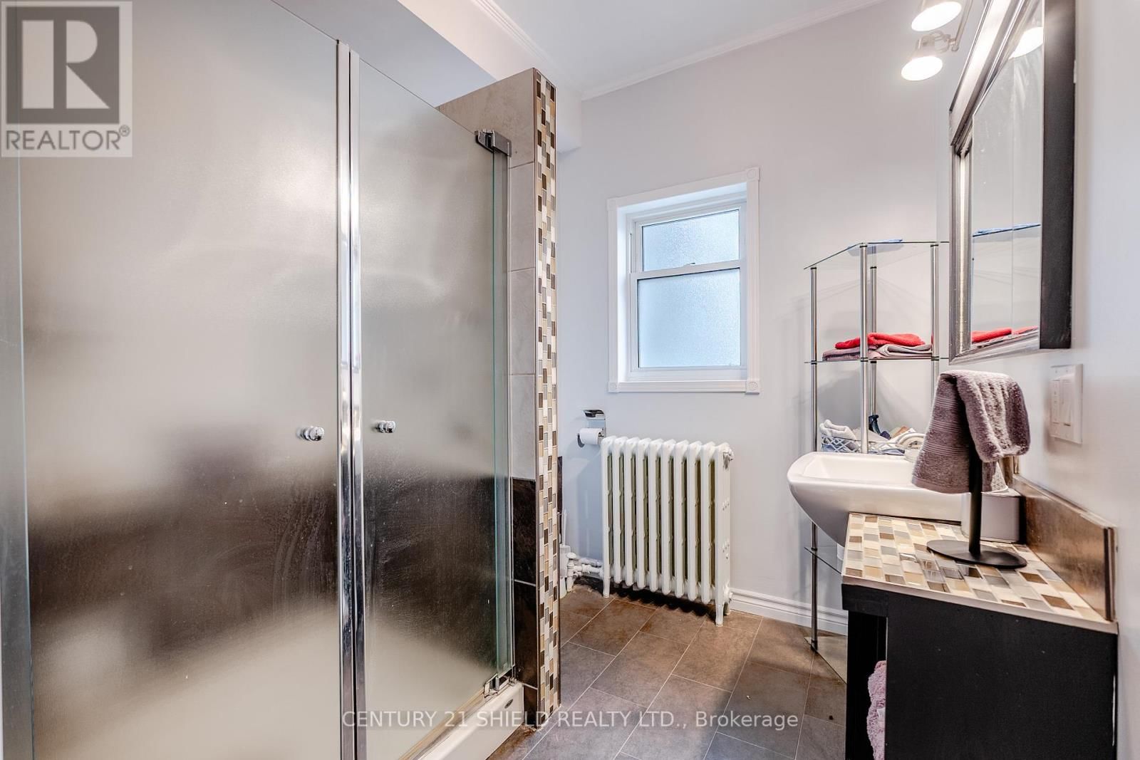 114 GLOUCESTER STREET NORTH Image 36