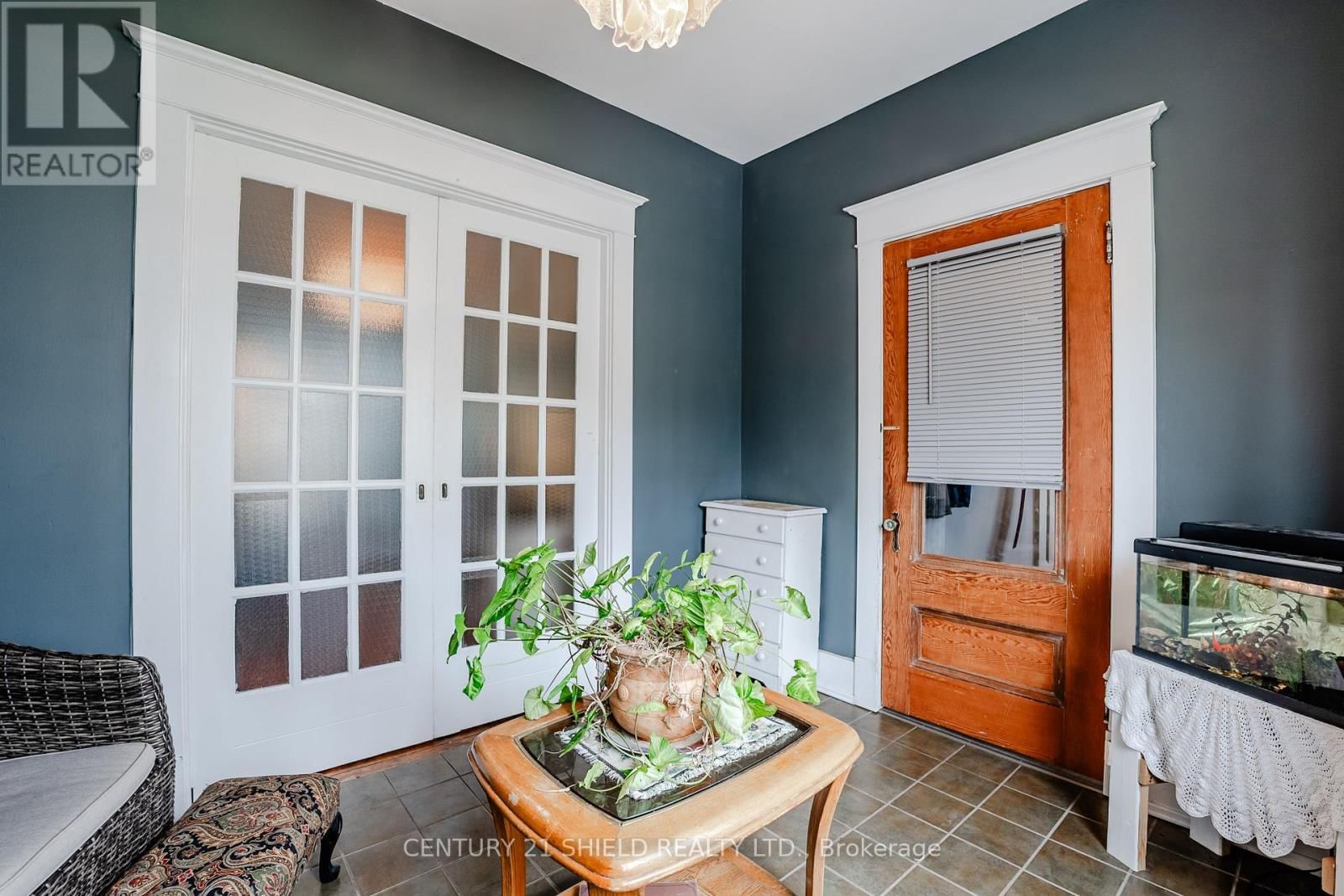 114 GLOUCESTER STREET NORTH Image 8