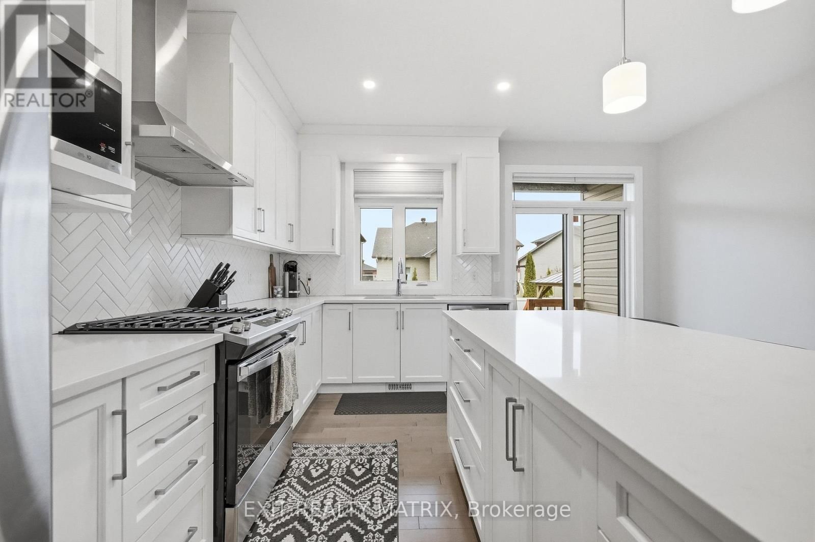 397 COLMAR STREET Image 12