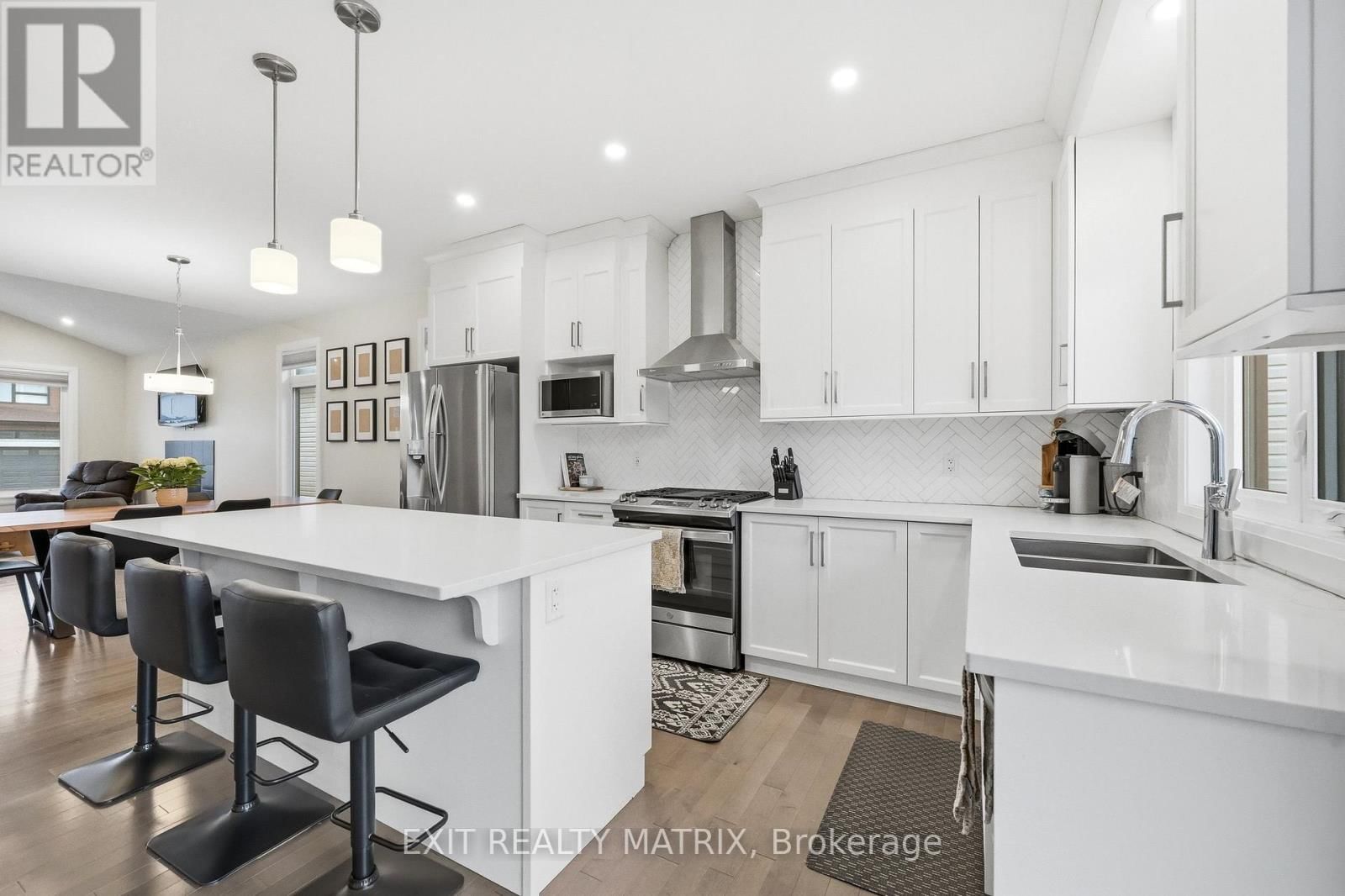 397 COLMAR STREET Image 13