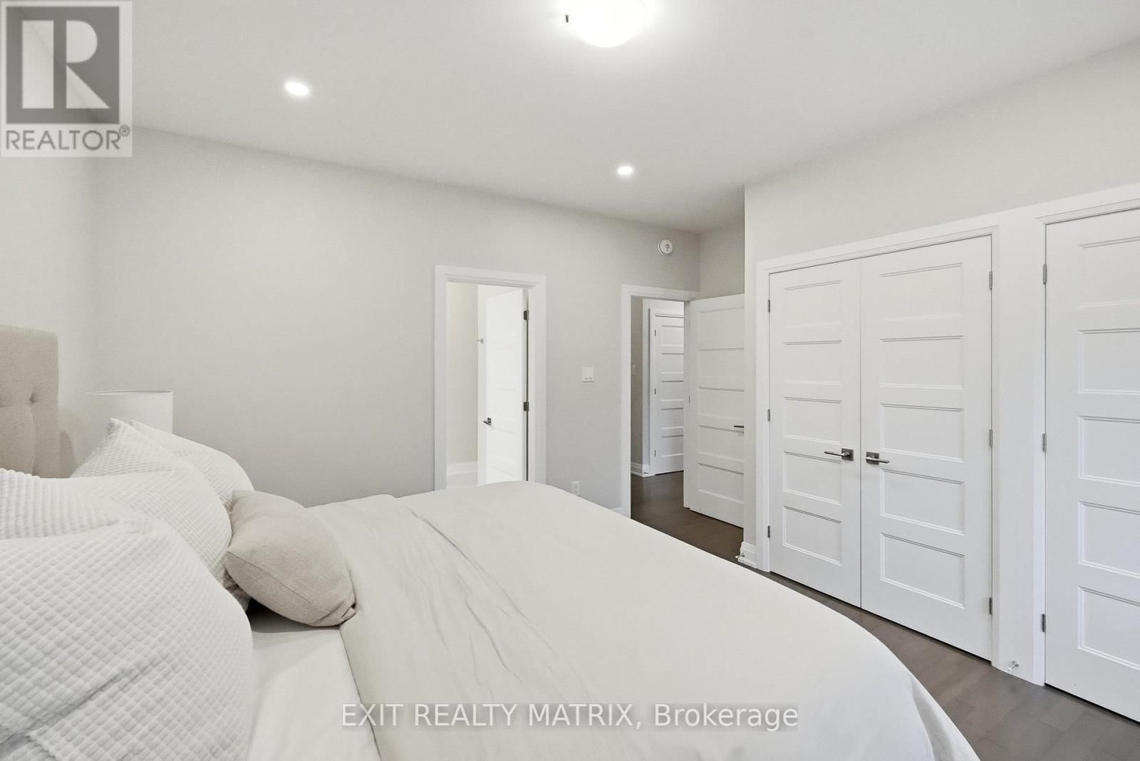 397 COLMAR STREET Image 16