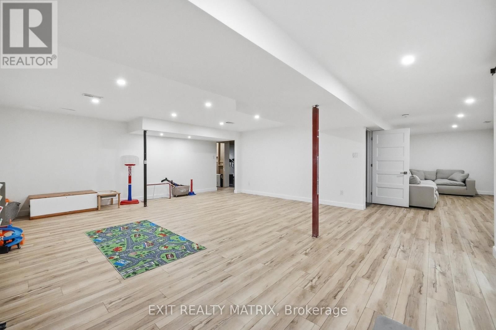 397 COLMAR STREET Image 25