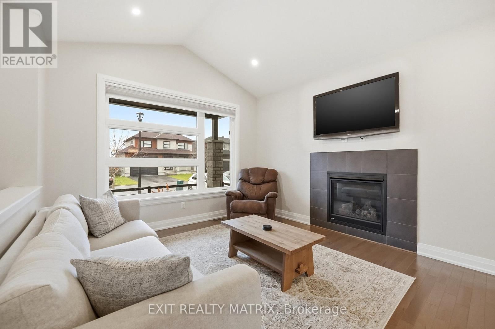 397 COLMAR STREET Image 6