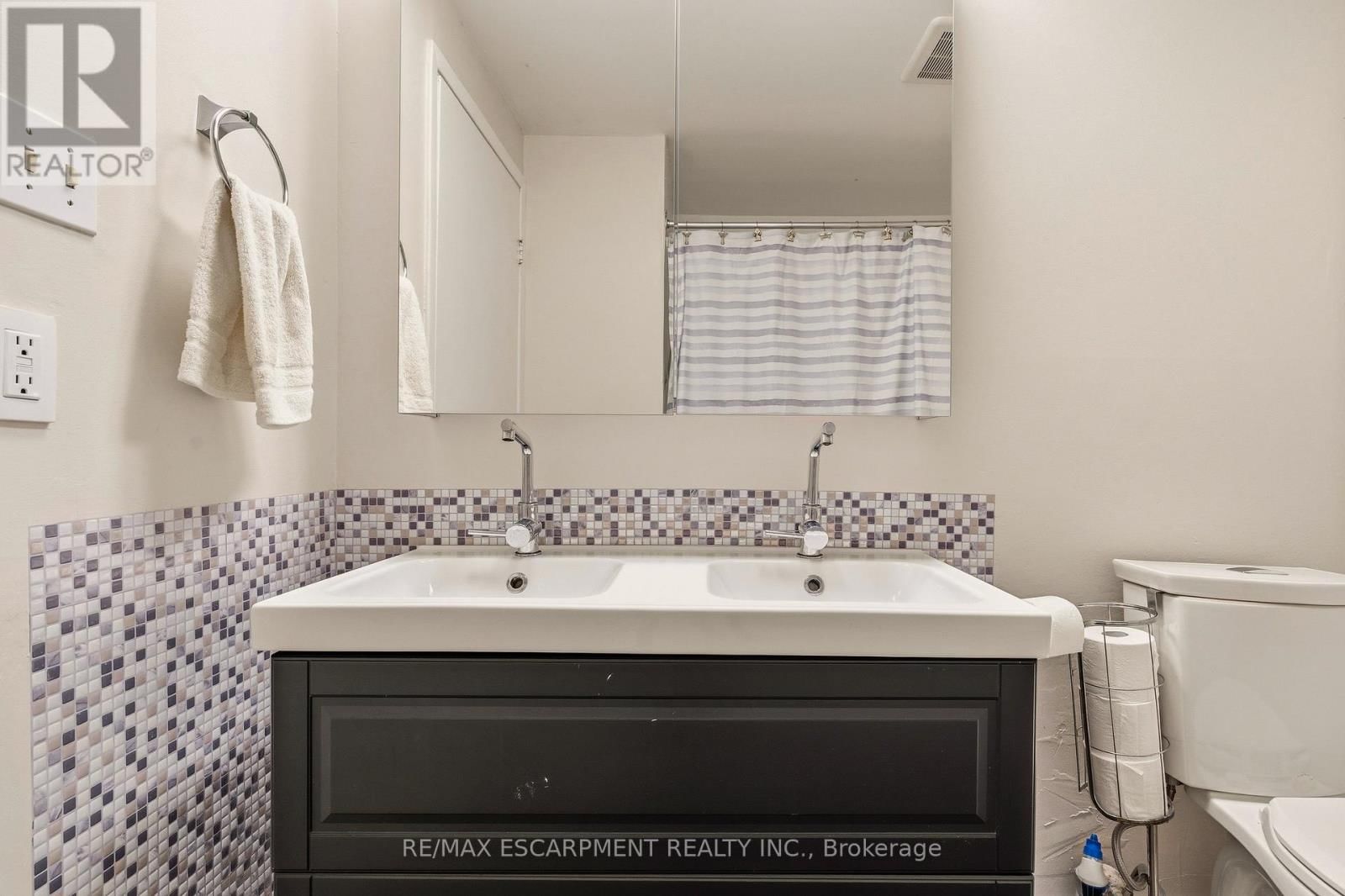 6 - 23 WATSONS LANE Image 25