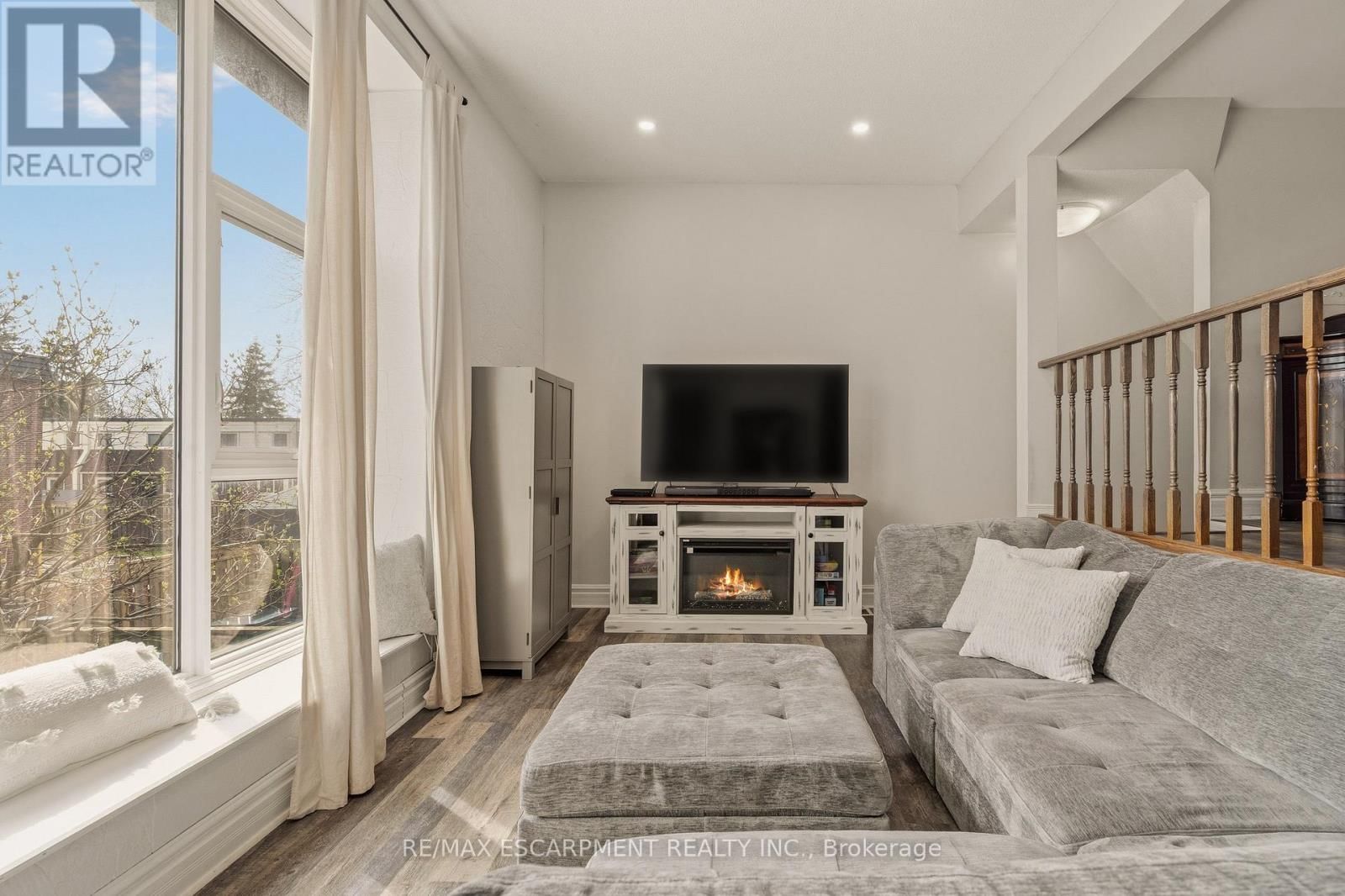 6 - 23 WATSONS LANE Image 6