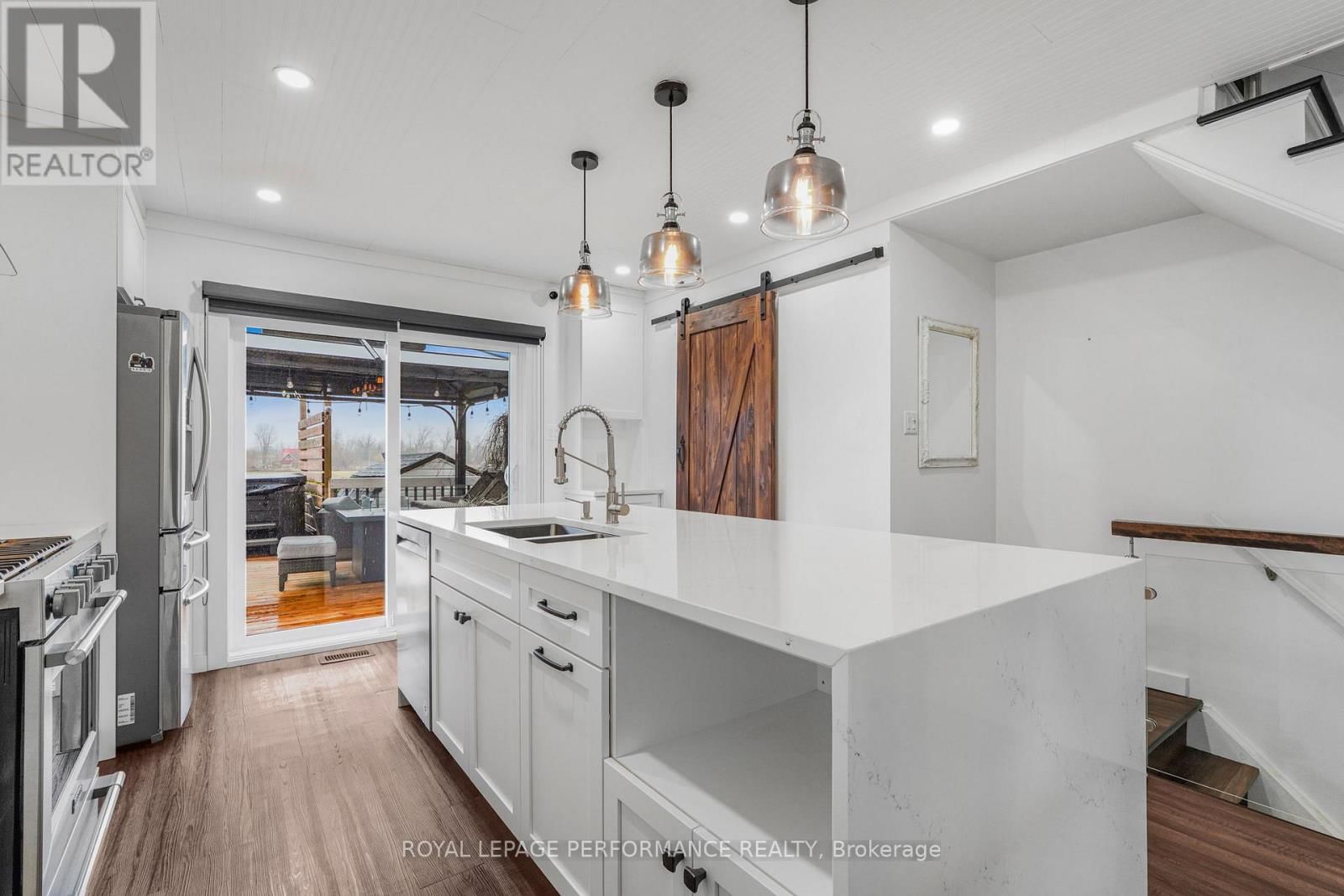 829 NELSON STREET WEST Image 11