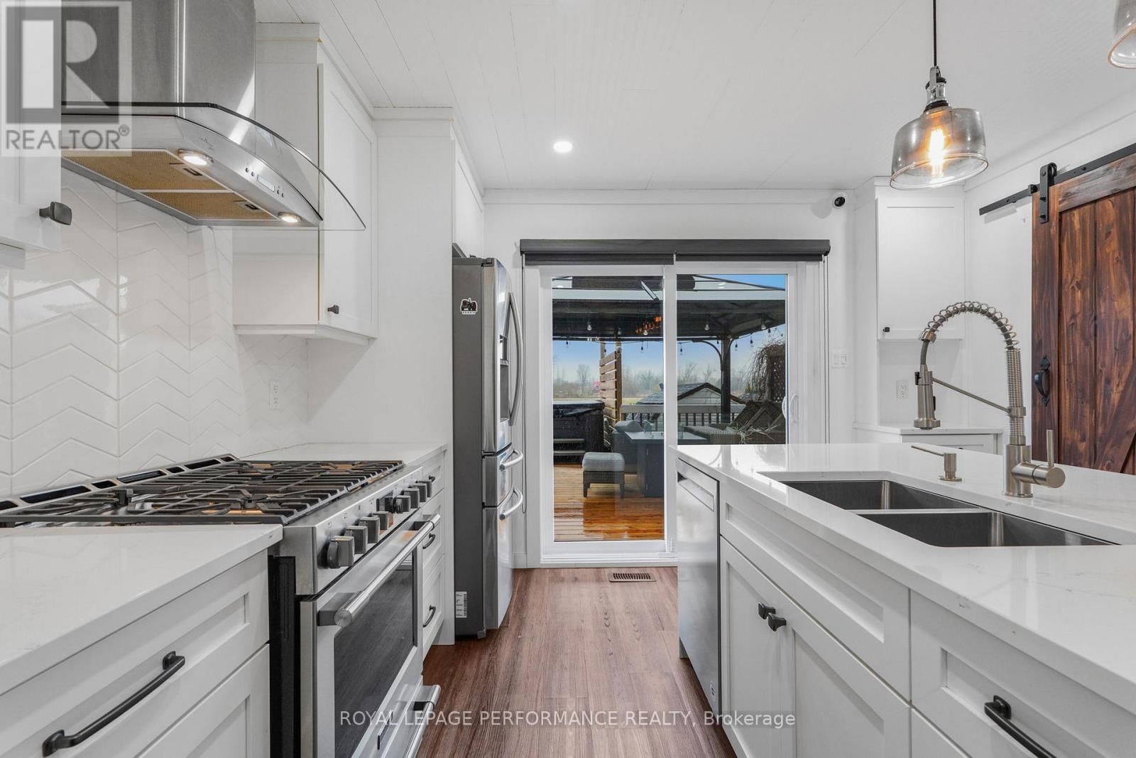 829 NELSON STREET WEST Image 12