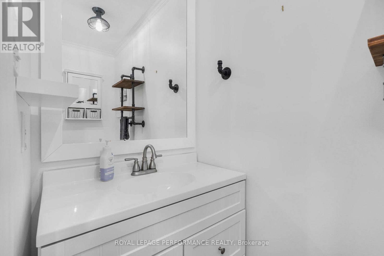 829 NELSON STREET WEST Image 13