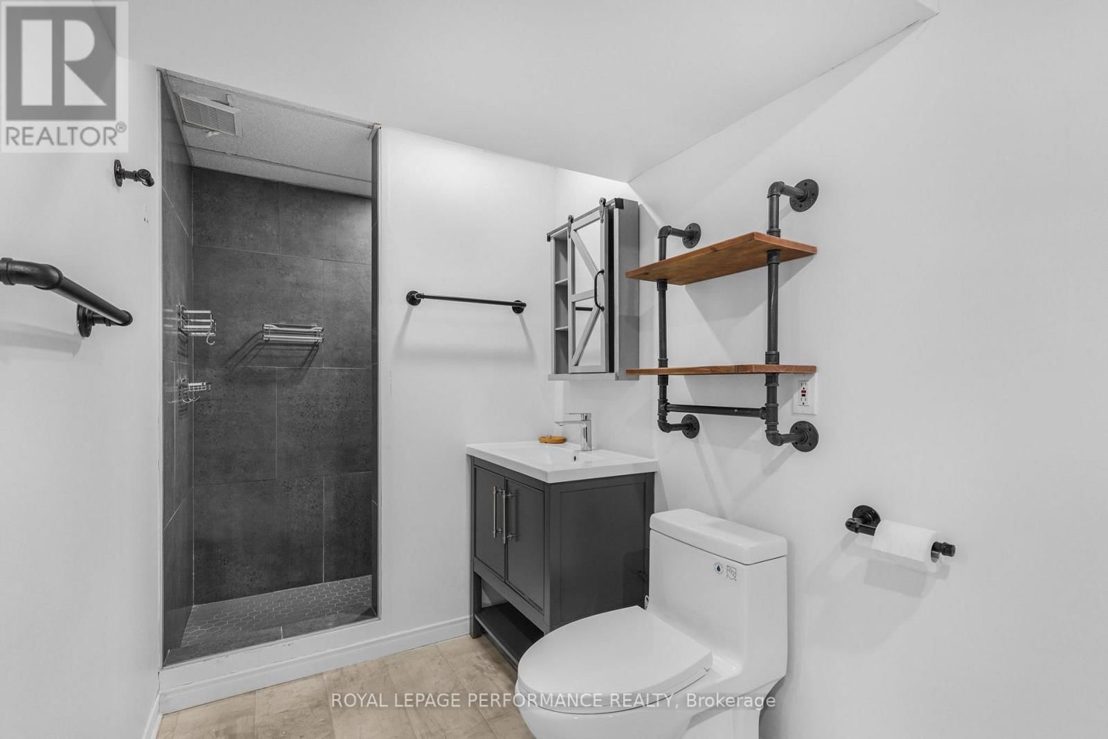 829 NELSON STREET WEST Image 21