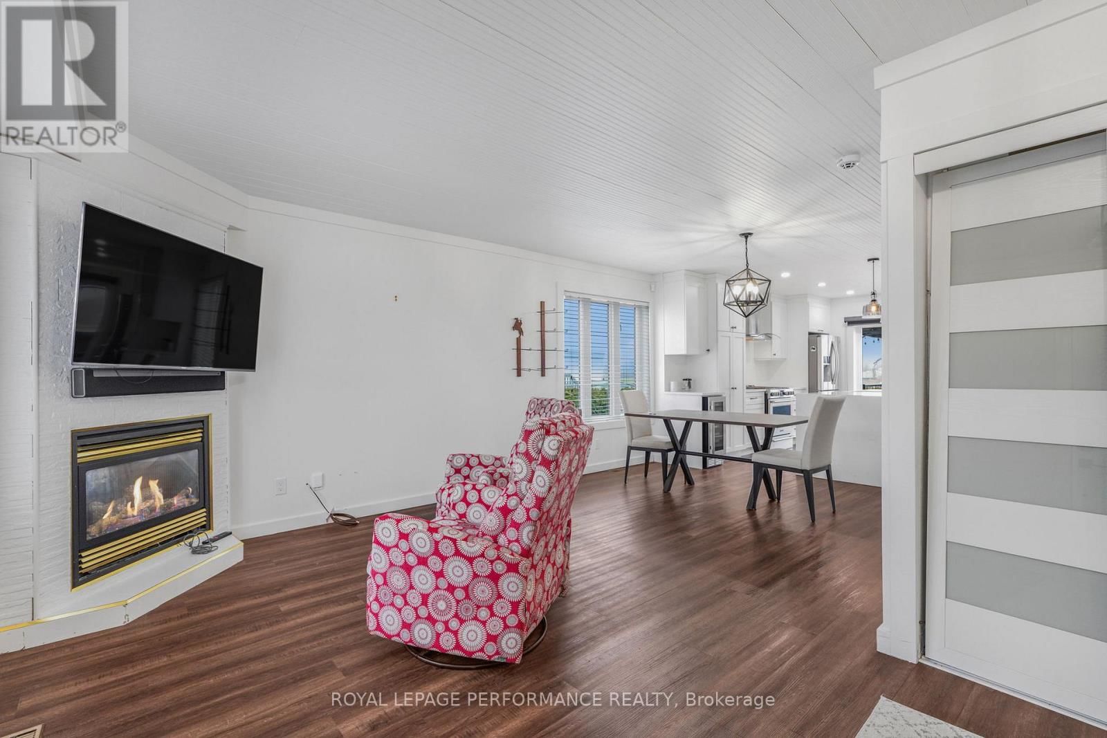 829 NELSON STREET WEST Image 8