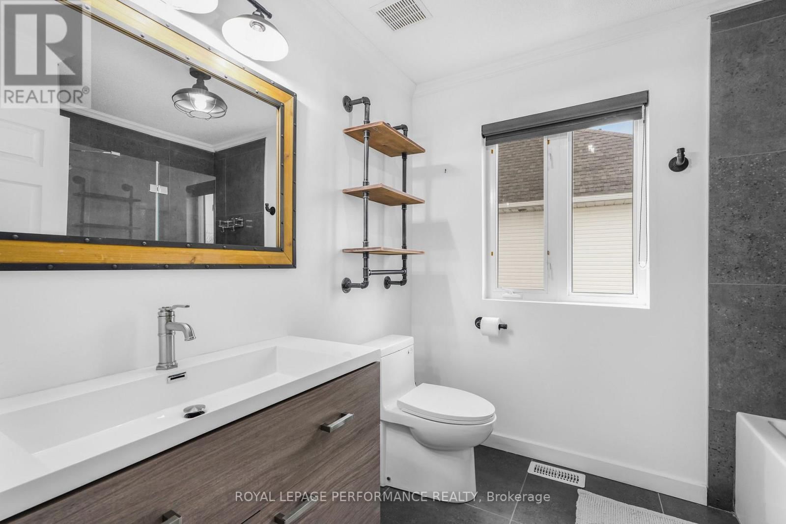 829 NELSON STREET WEST Image 9