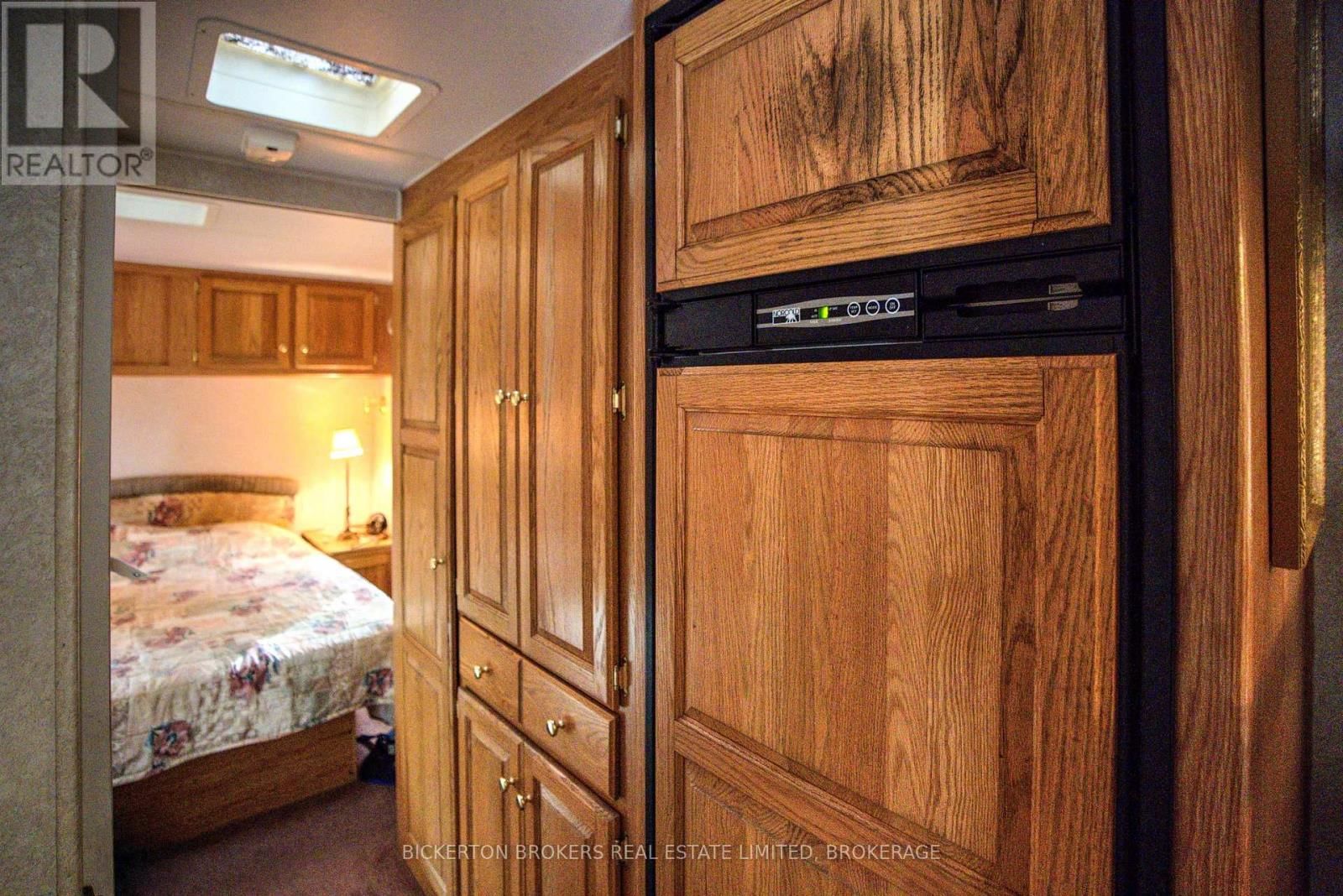 18 LAKE SHORE DRIVE Image 44