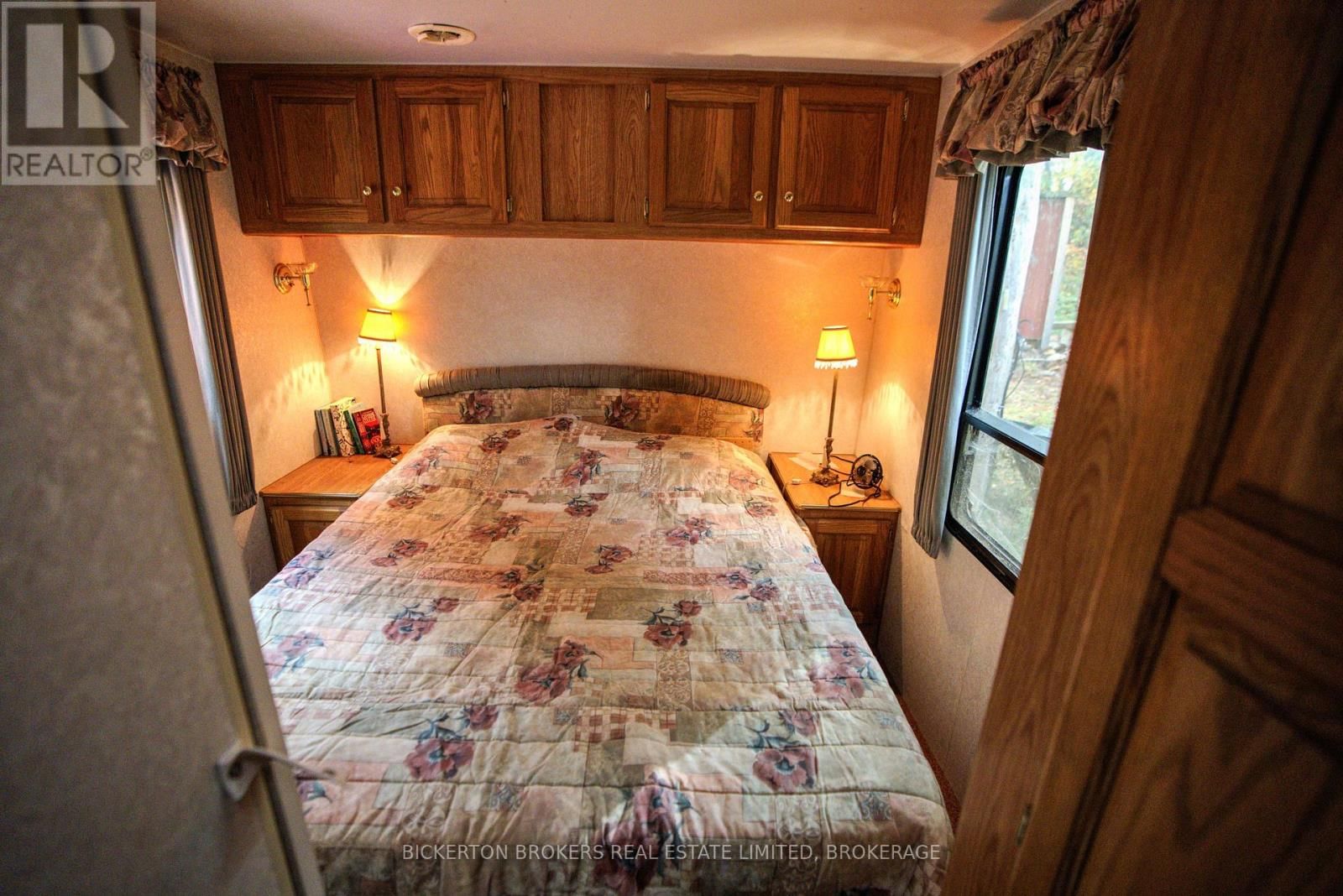 18 LAKE SHORE DRIVE Image 45