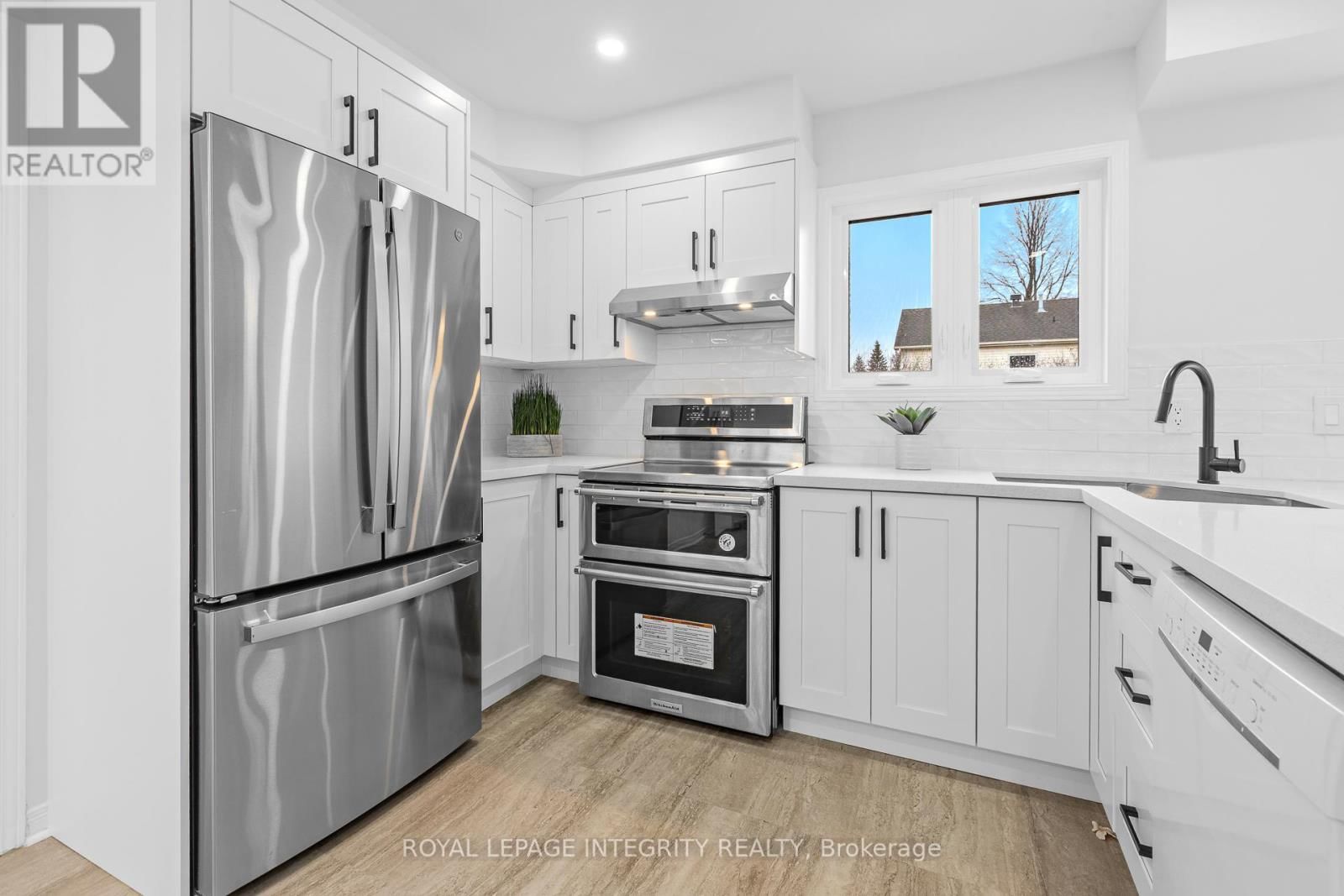 18 SHIPLEY CRESCENT Image 12