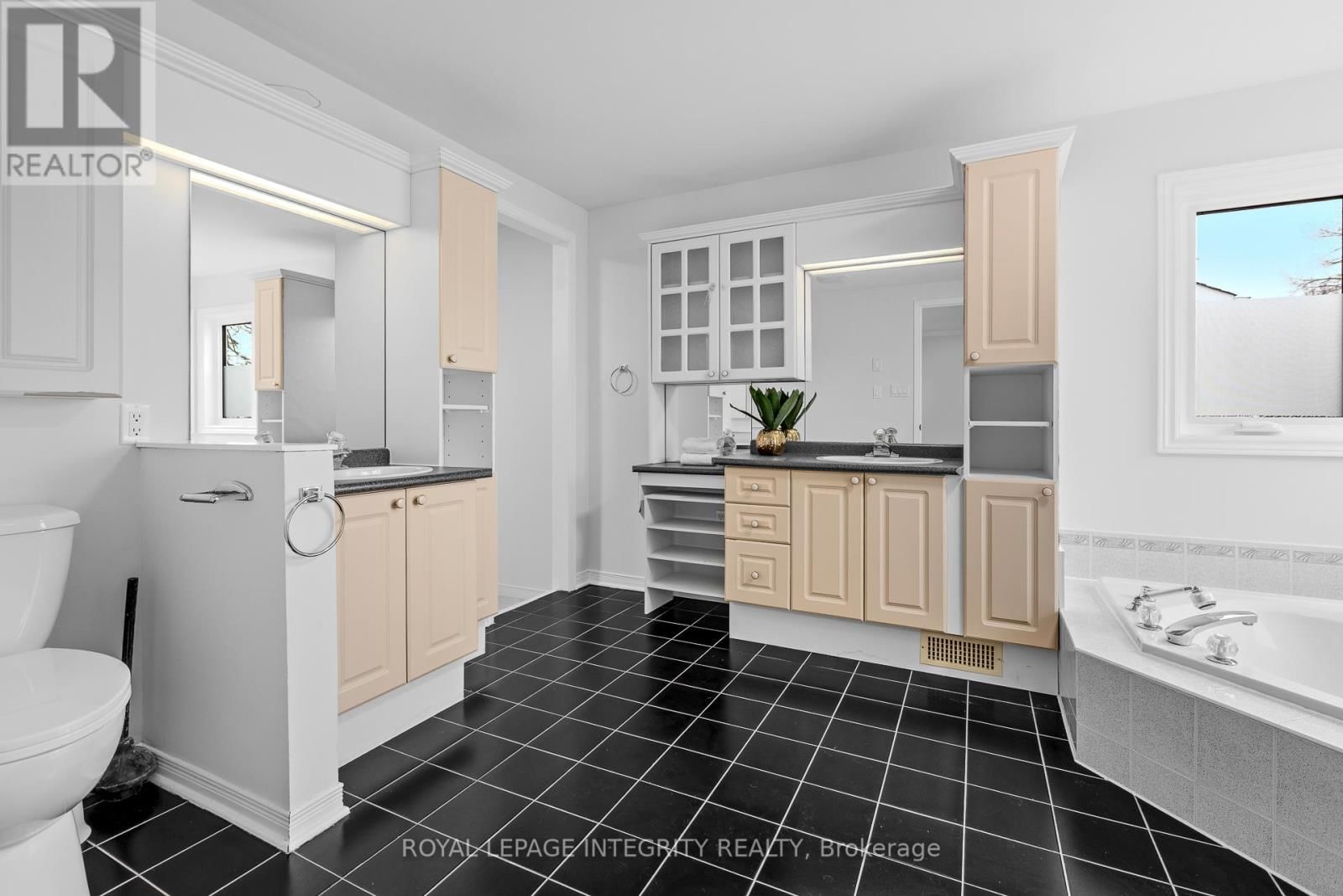 18 SHIPLEY CRESCENT Image 25