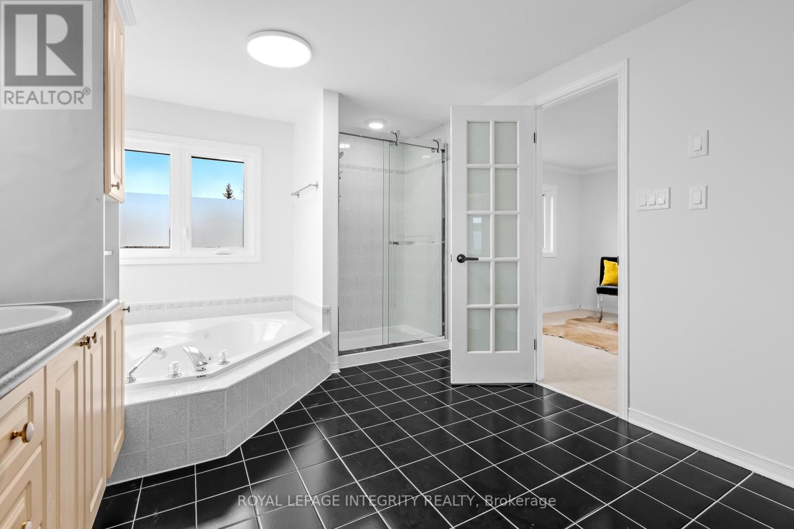 18 SHIPLEY CRESCENT Image 26