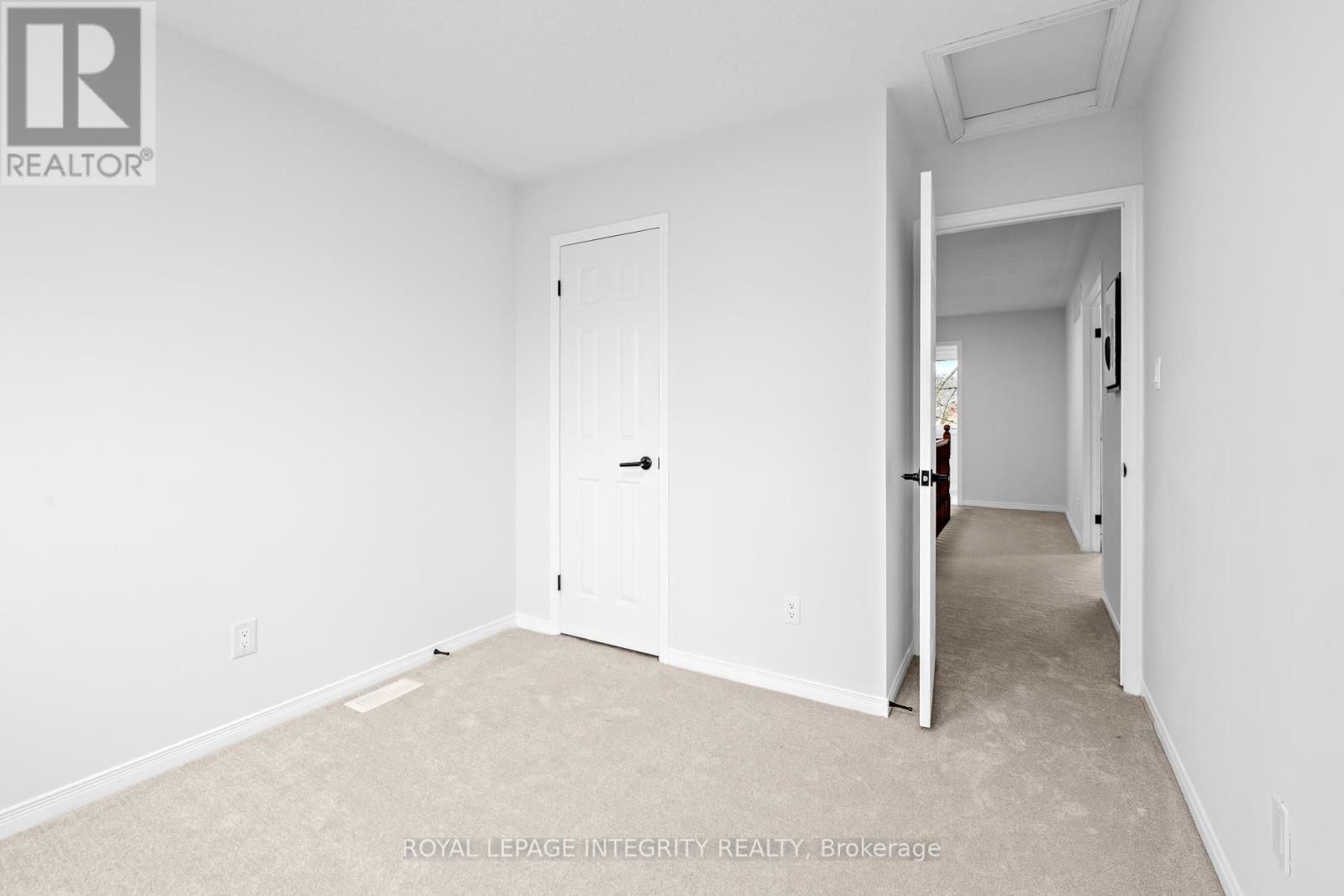 18 SHIPLEY CRESCENT Image 32