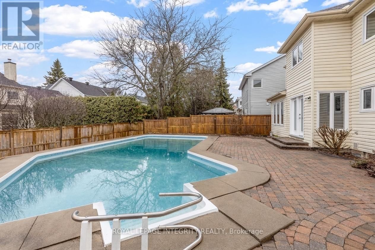 18 SHIPLEY CRESCENT Image 35