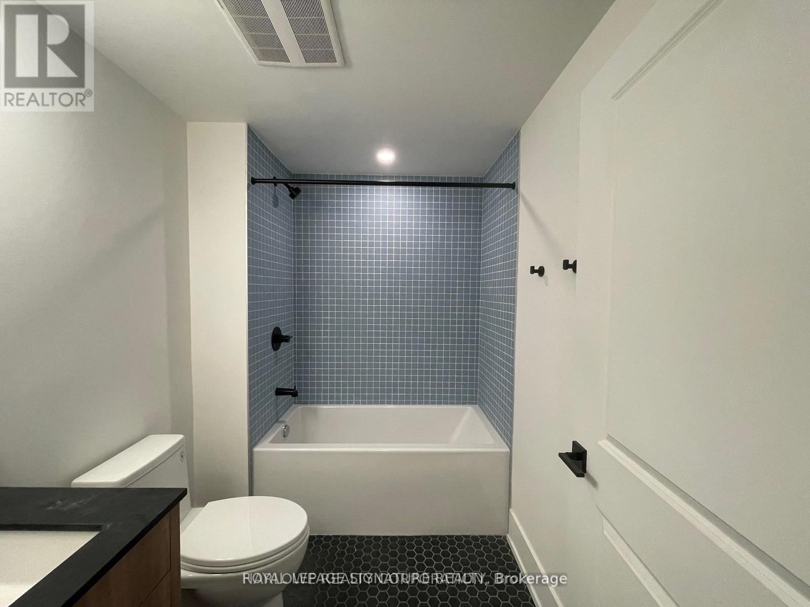 1306 - 206 KING STREET WEST Image 8