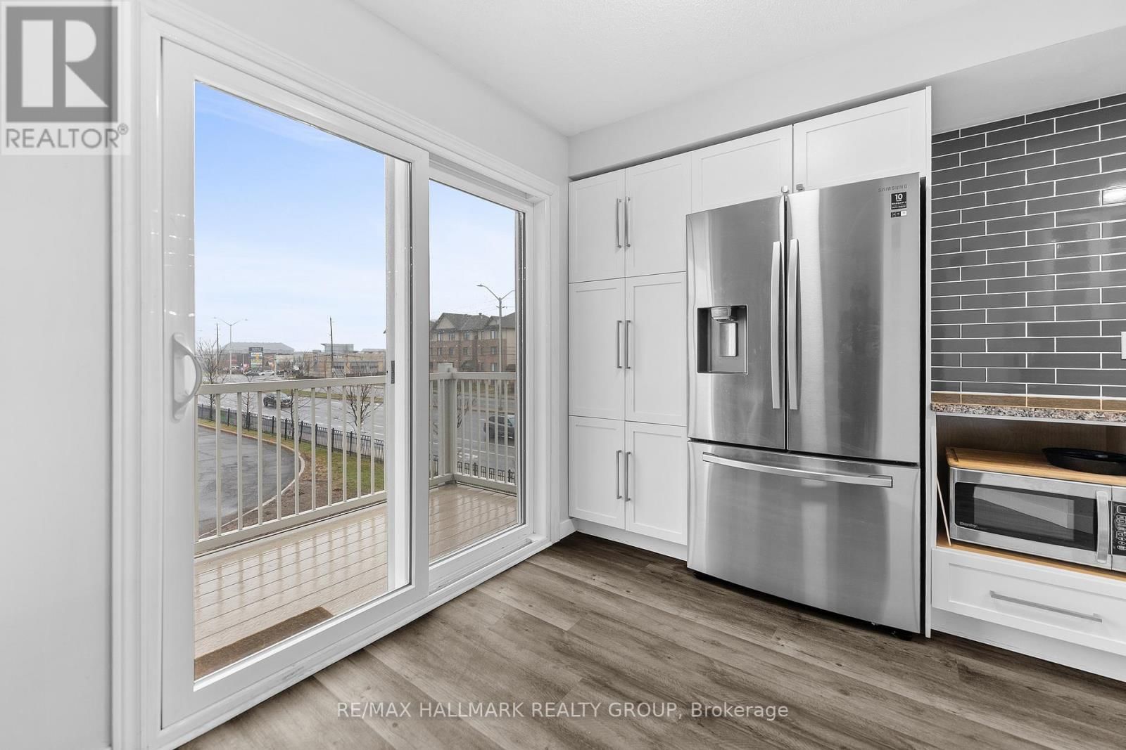 12 LAKEPOINTE DRIVE Image 10