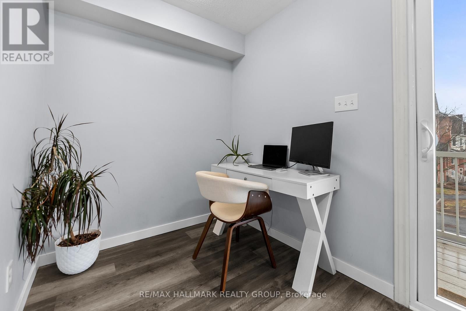 12 LAKEPOINTE DRIVE Image 13