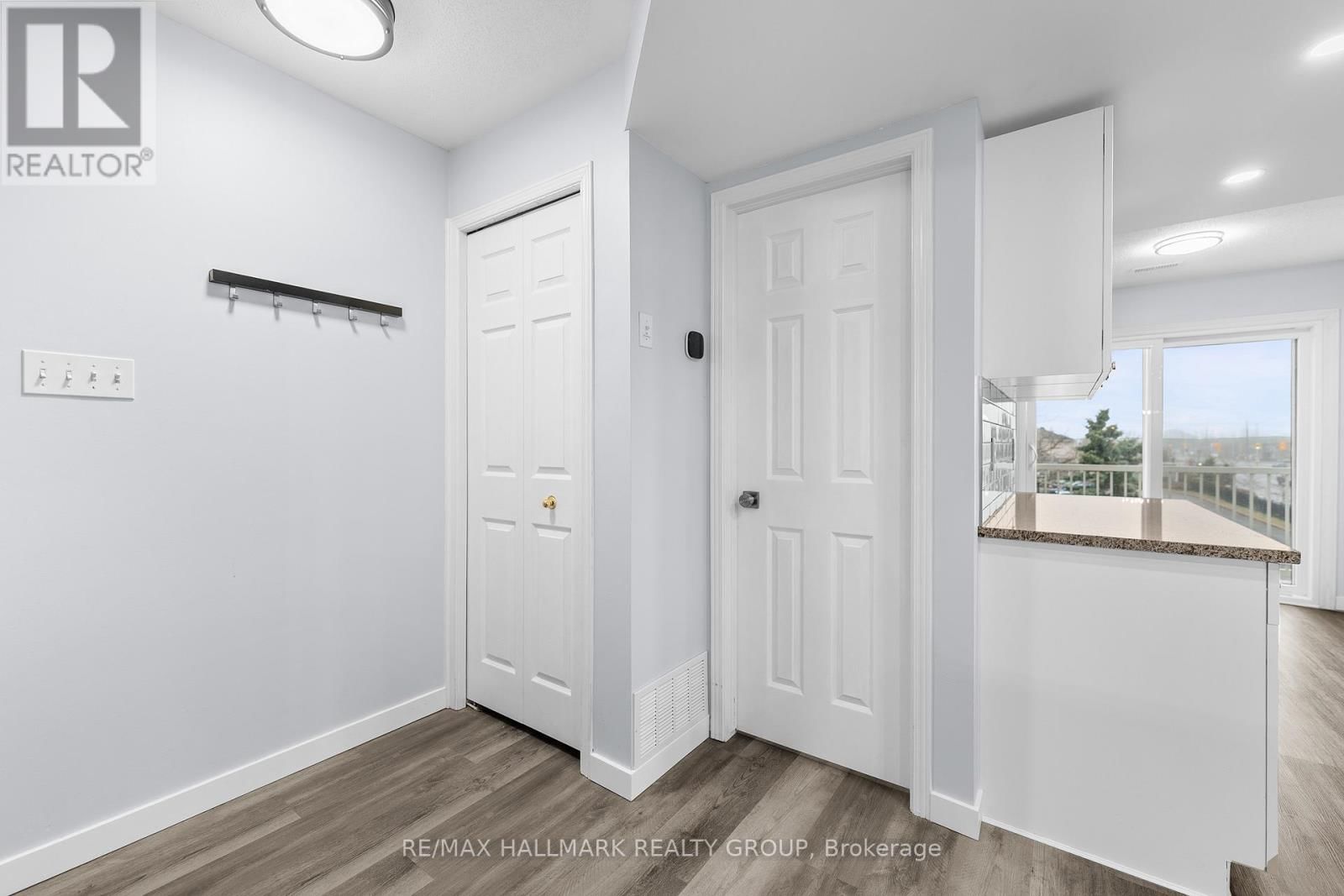 12 LAKEPOINTE DRIVE Image 14