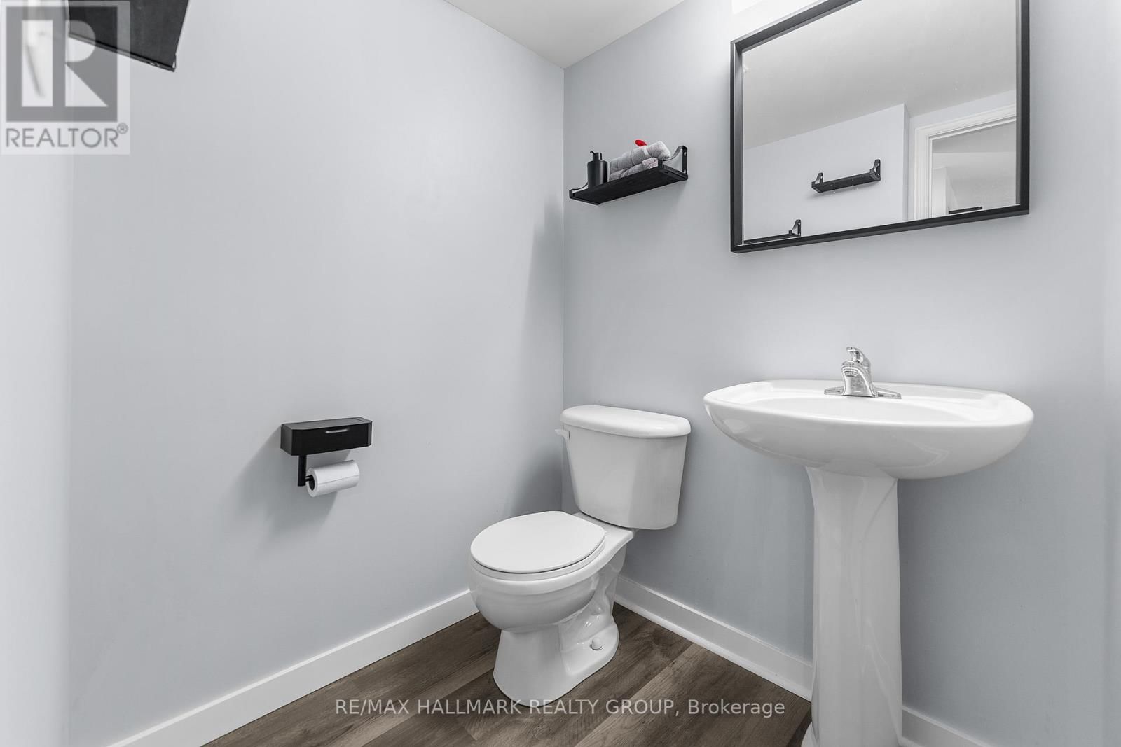 12 LAKEPOINTE DRIVE Image 15