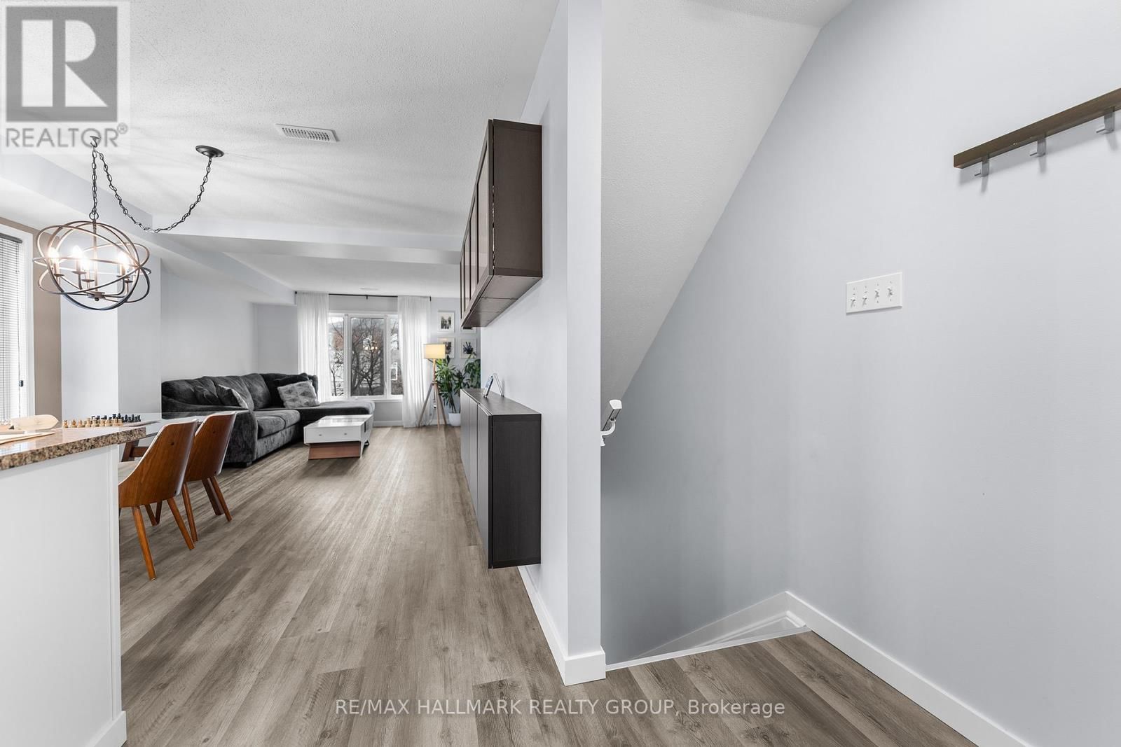 12 LAKEPOINTE DRIVE Image 16