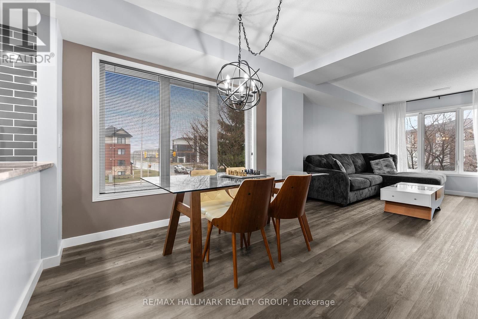 12 LAKEPOINTE DRIVE Image 17