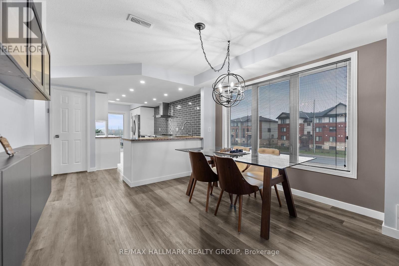 12 LAKEPOINTE DRIVE Image 19