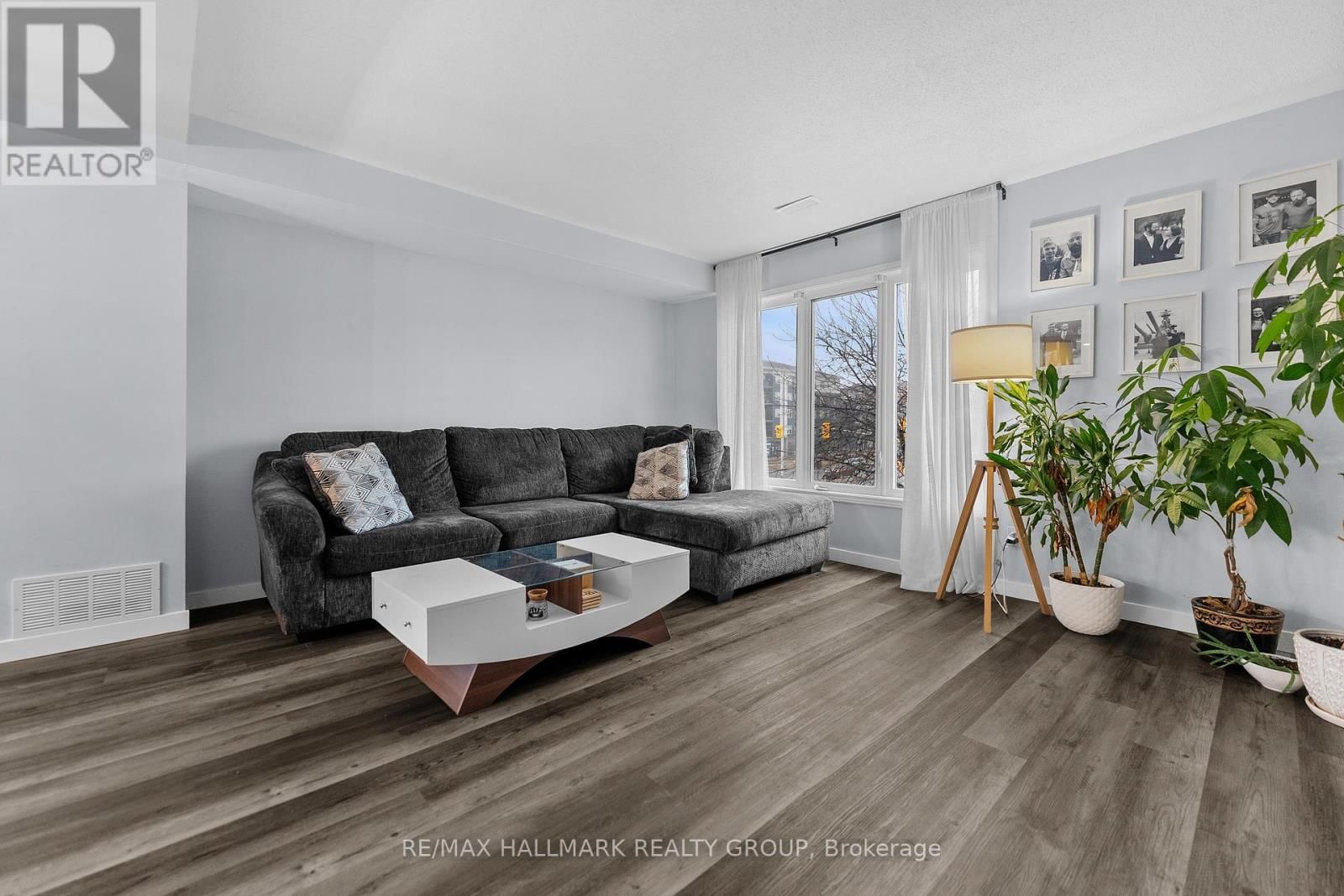 12 LAKEPOINTE DRIVE Image 23