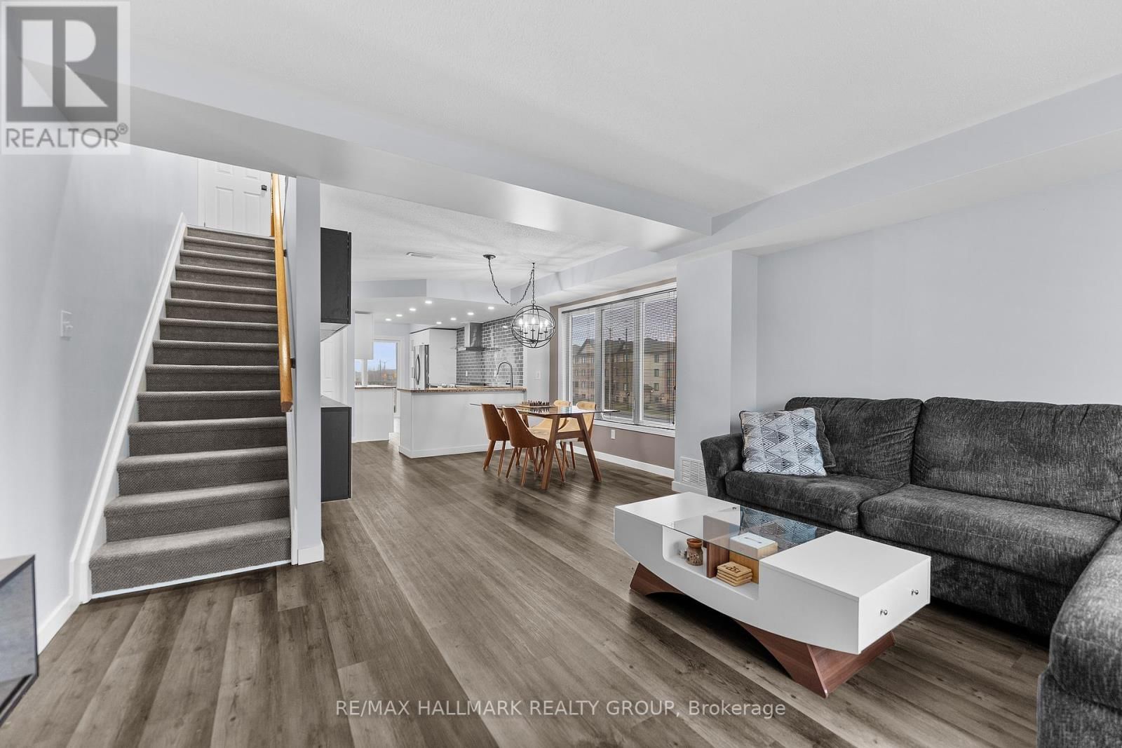 12 LAKEPOINTE DRIVE Image 24