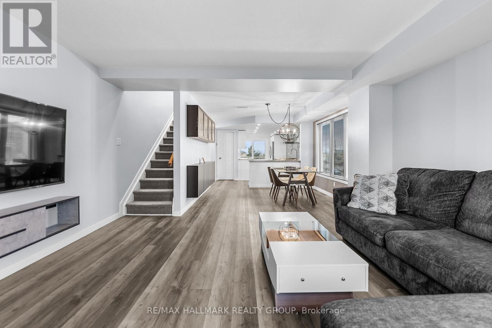 12 LAKEPOINTE DRIVE Image 25