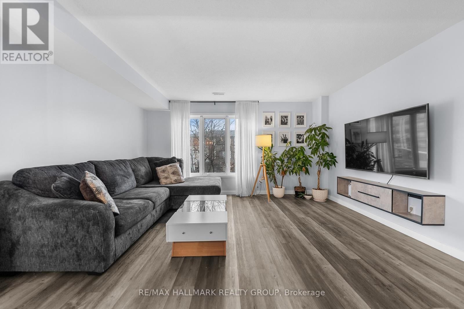 12 LAKEPOINTE DRIVE Image 26