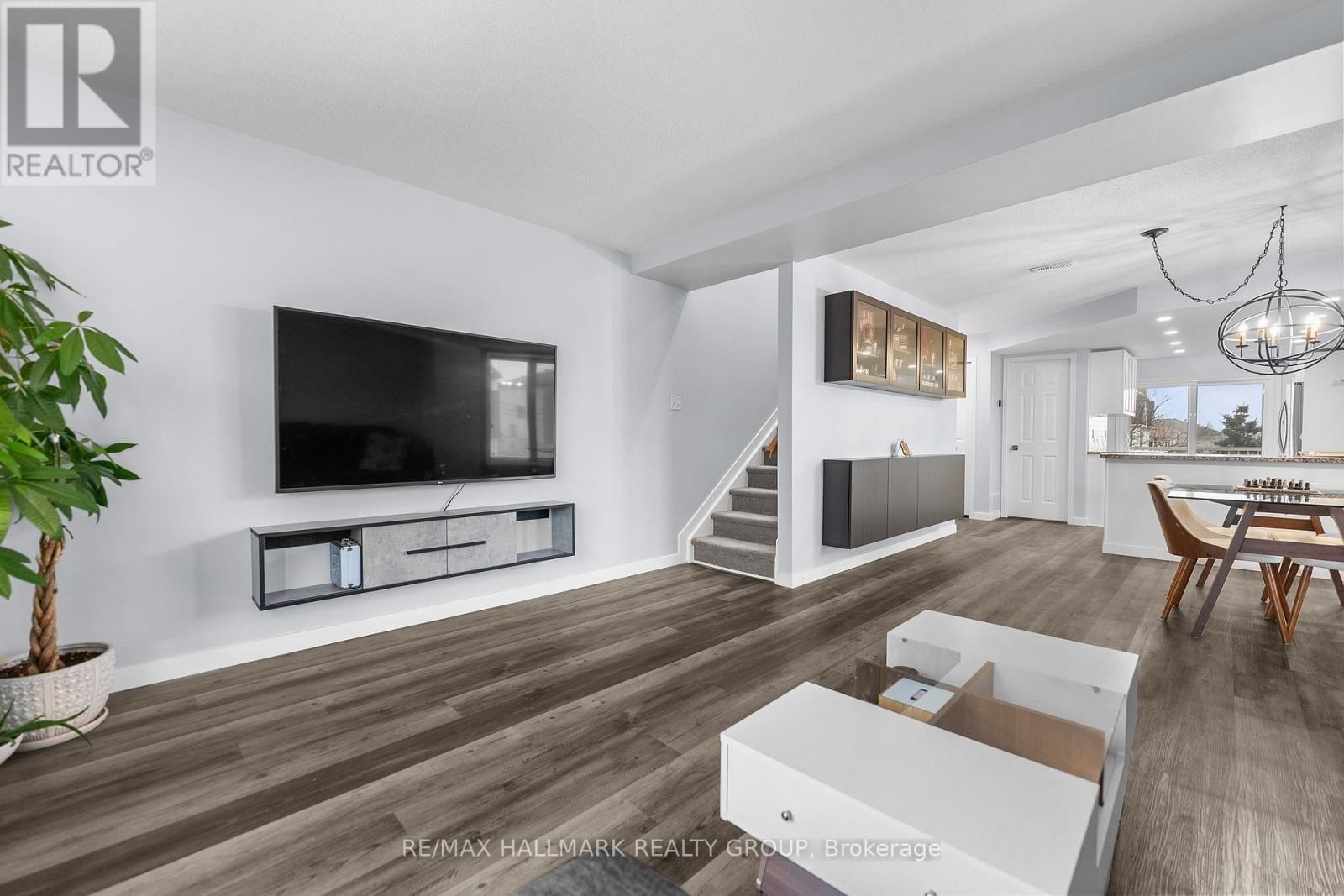 12 LAKEPOINTE DRIVE Image 27