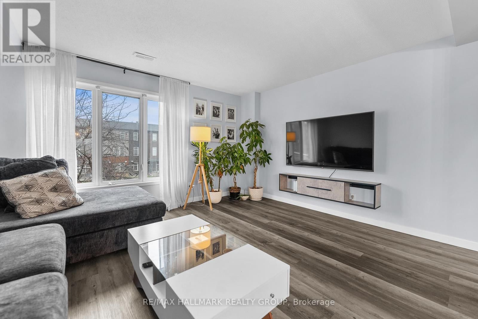 12 LAKEPOINTE DRIVE Image 28