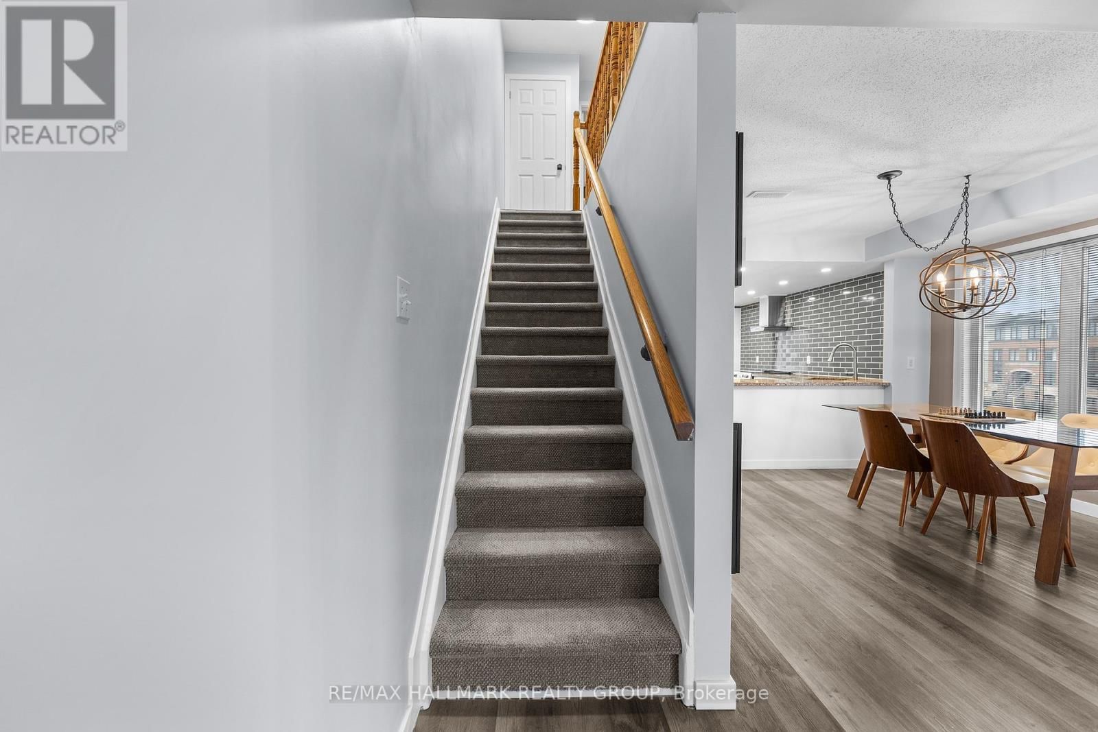 12 LAKEPOINTE DRIVE Image 29