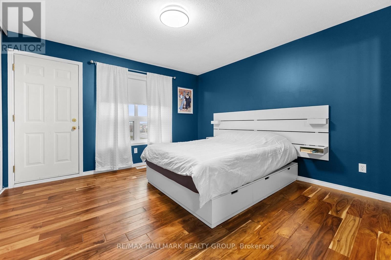 12 LAKEPOINTE DRIVE Image 32