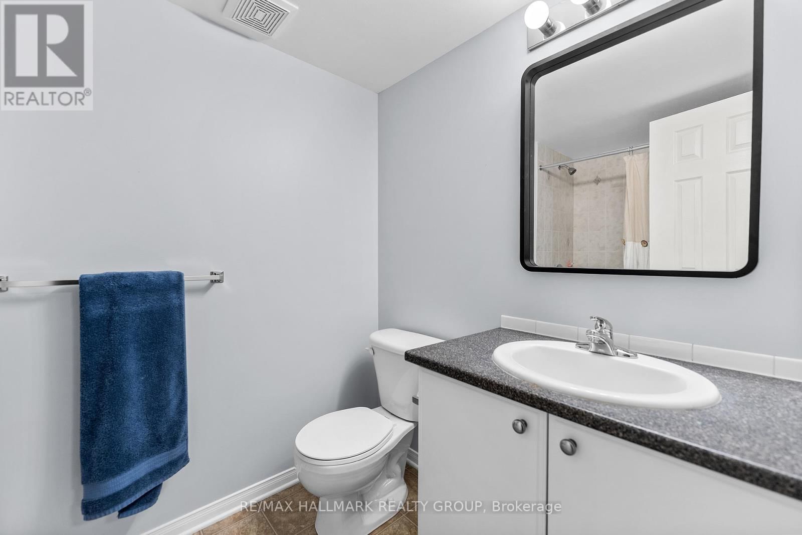 12 LAKEPOINTE DRIVE Image 33