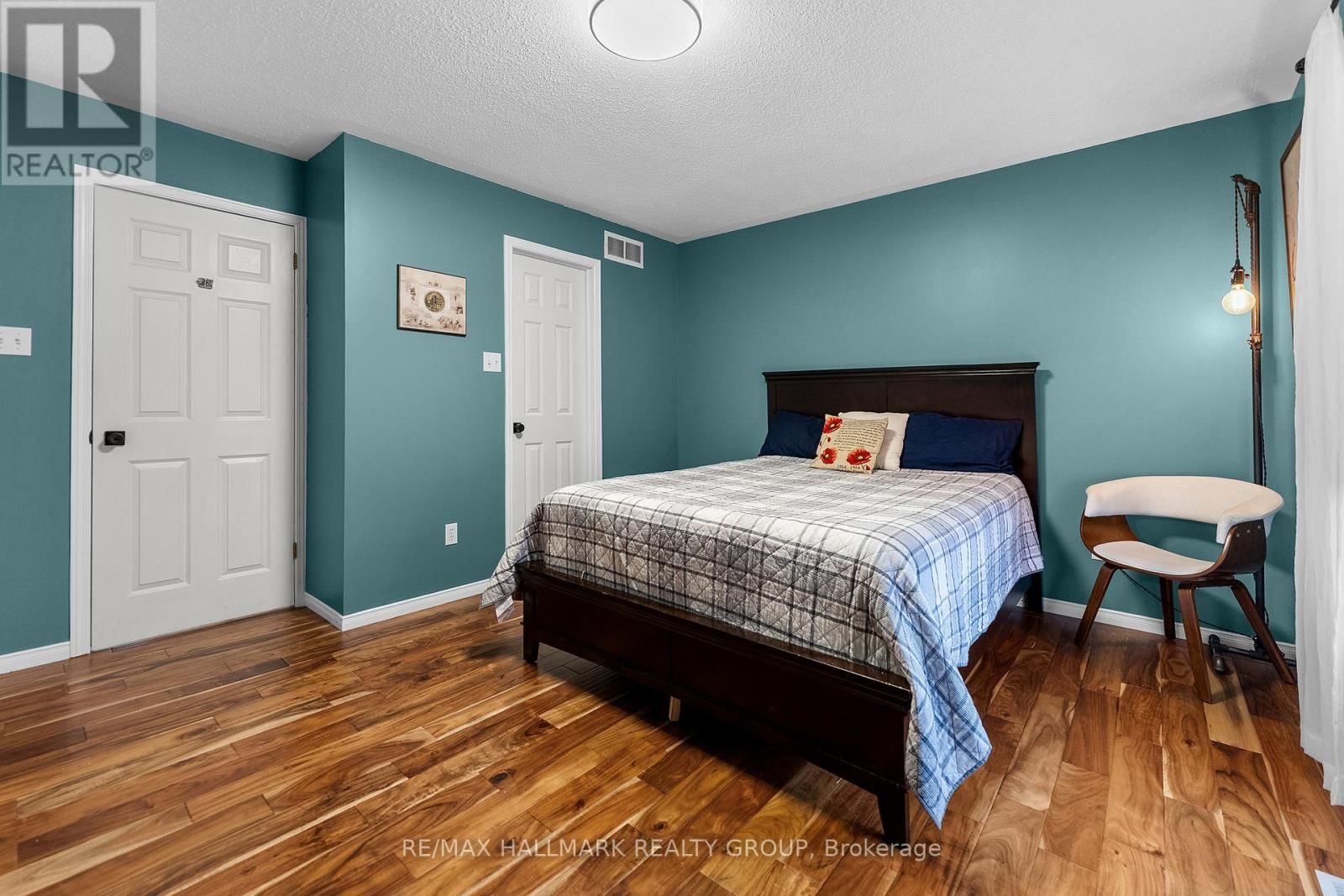 12 LAKEPOINTE DRIVE Image 36