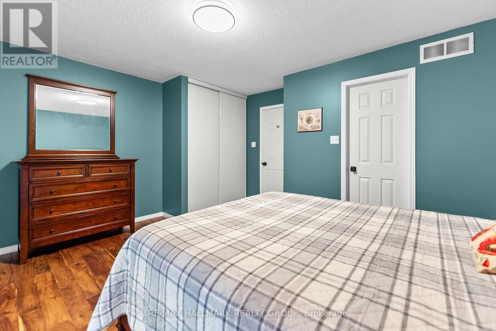 12 LAKEPOINTE DRIVE Image 37