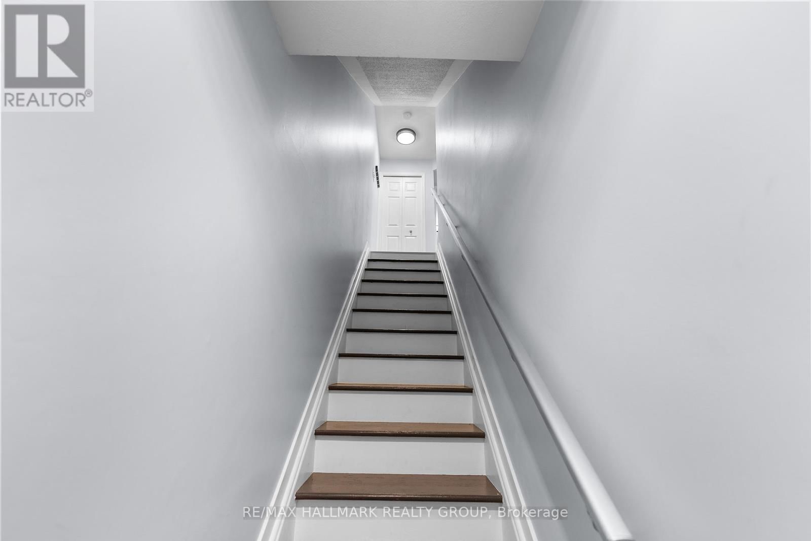 12 LAKEPOINTE DRIVE Image 41